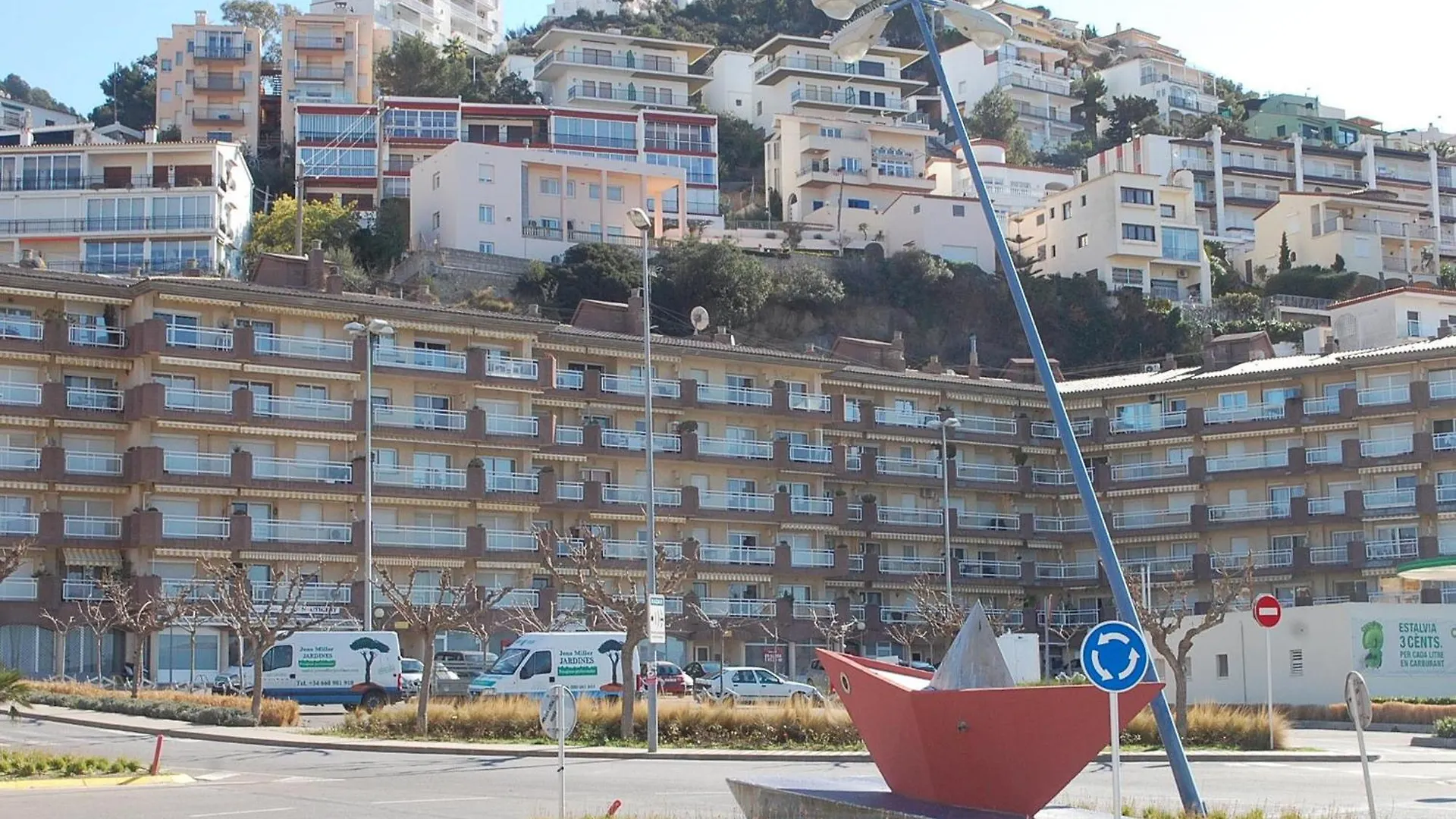2056 Rocmar 7 3-C, Excelente Situacion Frente Al Puerto Pesquero Y Con Vista A La Bahia. Gran Terraza. Gran Parking Publico Delante. - Es-258-49 Apartment Roses